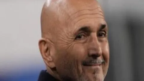 前国脚怒批伊万：国足惨败泰国1-5，质疑其执教能力，归因于战术失误